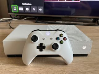 Vînd xbox one S