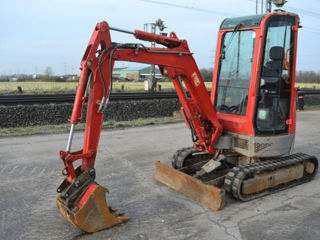 Vând excavator Yanmar VIO25 2009