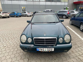 Mercedes E-Class foto 2