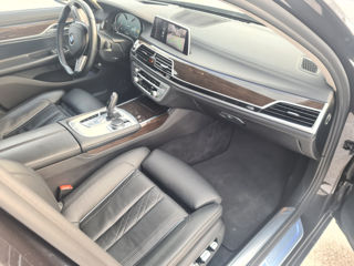 BMW 7 Series foto 3