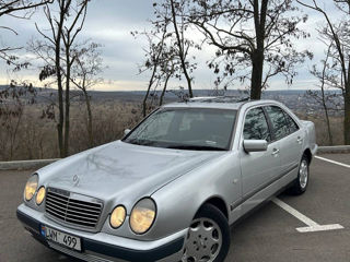 Mercedes E-Class foto 2