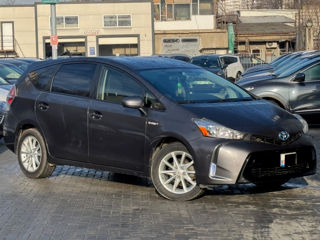 Toyota Prius v foto 4