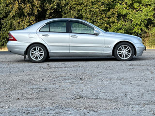 Mercedes C-Class foto 1