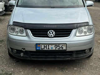 Volkswagen Touran foto 1