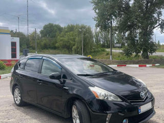 Toyota Prius v foto 7