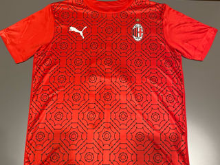 Vând tricou de fotbal de la AC Milan