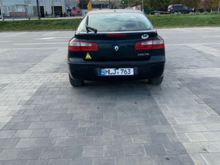 Renault Laguna foto 2