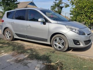 Renault Grand Scenic foto 2