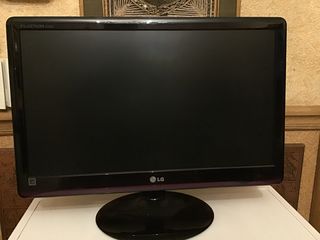 Monitor LG E2250T