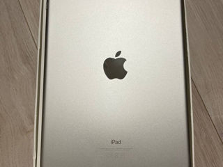 iPad Apple (6th Generation) Wi-Fi (Model A1893) 128 Gb Silver foto 2