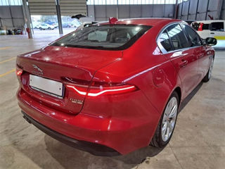 Jaguar XE foto 2