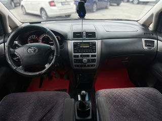 Toyota Avensis Verso foto 10