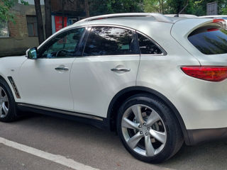 Infiniti QX70 foto 10