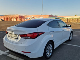 Hyundai Elantra foto 4