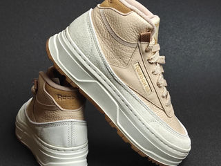 Кроссовки Reebok Club C Geo Mid бежевые