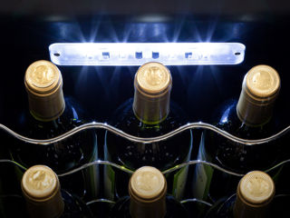 Vitrină de vinuri compact și eficent foto 4