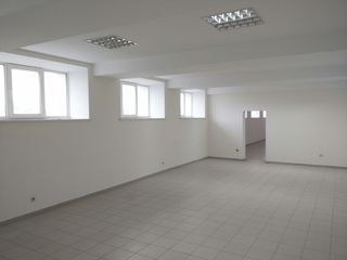 Se da in chirie spatiu comercial (120 m2) in centrul or. Telenesti foto 2