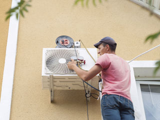 Servicii de reparare, încărcare cu freon și curățare a aparatelor de aer condiționat în întreaga RM foto 1