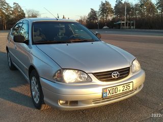 Toyota Avensis foto 1