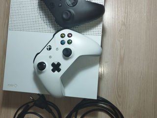 Xbox one s 1T + 2 controlere + 2 jocuri