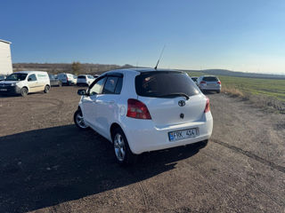 Toyota Yaris foto 8