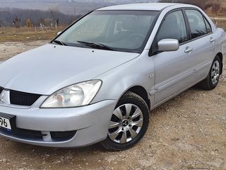 Mitsubishi Lancer foto 3