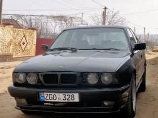 BMW 5 Series foto 1