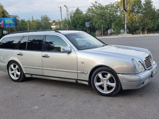 Mercedes E-Class foto 8