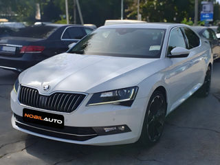 Skoda Superb foto 2