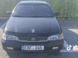 Toyota Carina foto 2