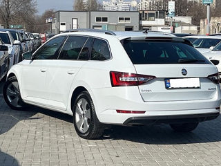 Skoda Superb foto 3