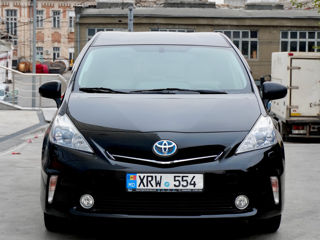 Toyota Prius v