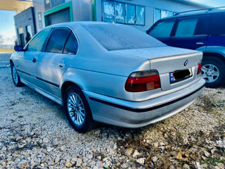 BMW 5 Series foto 4