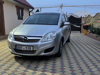 Opel Zafira foto 2