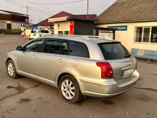 Toyota Avensis foto 5