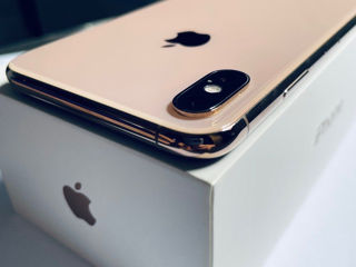 iPhone Xs Gold