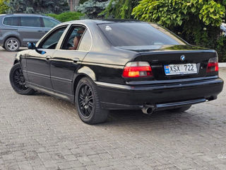 BMW 5 Series foto 2