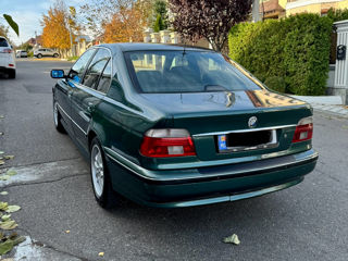 BMW 5 Series foto 2