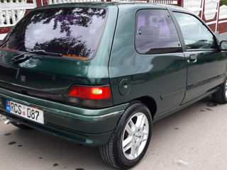 Renault Clio foto 8