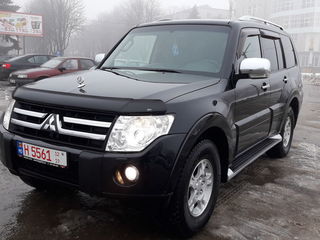 Mitsubishi Pajero foto 1