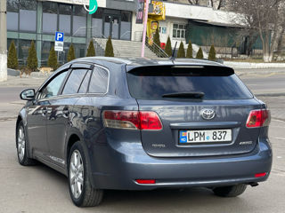 Toyota Avensis foto 2