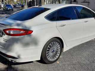 Ford Fusion foto 4