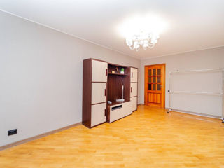 Apartament cu 3 camere, 72 m², Buiucani, Chișinău foto 3