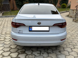 Volkswagen Jetta foto 5