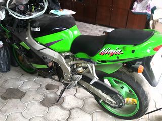 Kawasaki ZX 9 R foto 1