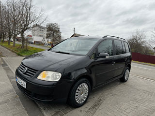 Volkswagen Touran foto 2