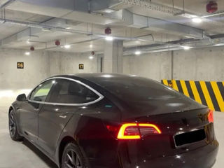 Tesla Model 3 foto 4