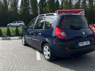 Renault Grand Scenic foto 2