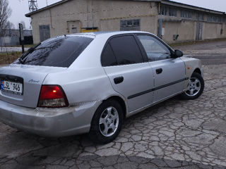 Hyundai Accent foto 6