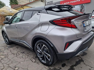 Toyota C-HR foto 2